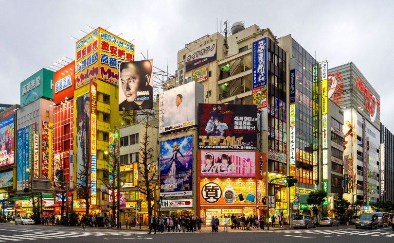 Come placare la nostalgia di Akihabara con un papercraft