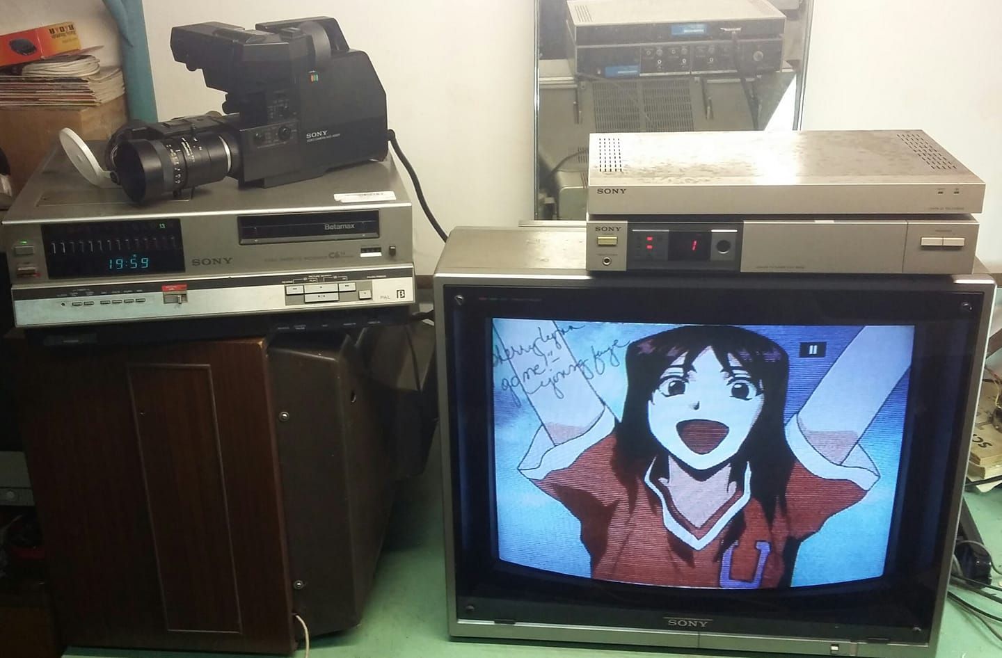 Intervista a Mr. Braun, admin di I put waifus on a vintage TV