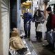 Giappone: un uomo distribuisce 16.000 sacchi a pelo ai senzatetto di Osaka