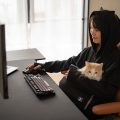 Dal Giappone arriva la felpa per gamer possessori di gatti