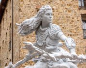 Horizon Forbidden West: una statua di Aloy a Firenze per celebrare il lancio del gioco
